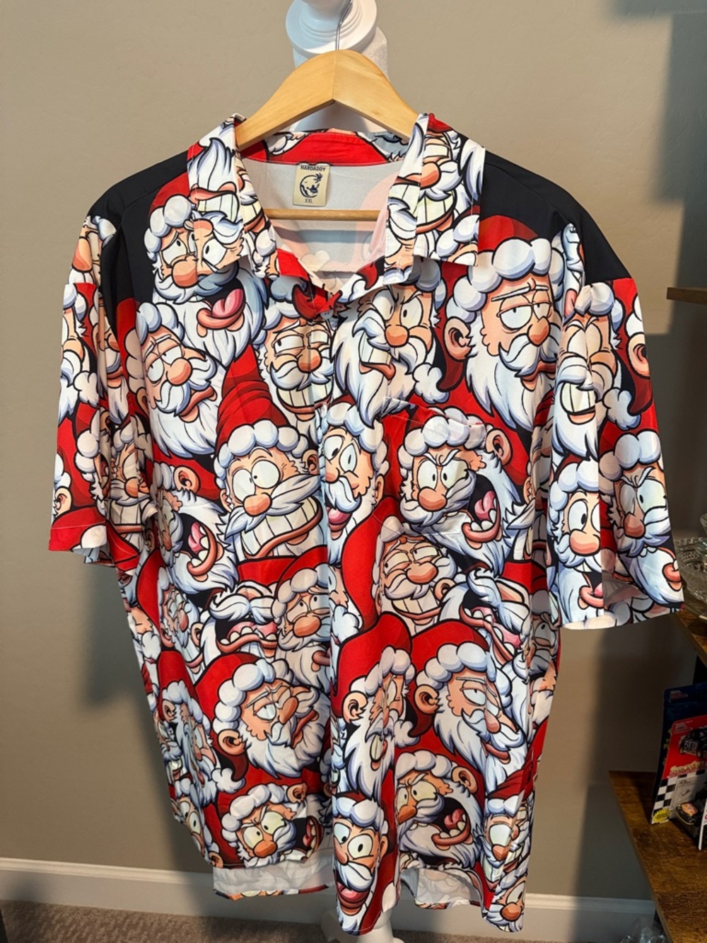 Men's Casual Short-Sleeve Santa Faces Print Button-Down Shirt - Red